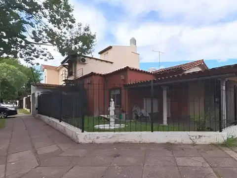 Casa de 4 ambientes + departamento Venta Ituzaingo