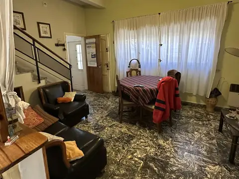 PH 5 AMB. EN DUPLEX DOBLE ENTRADA INDEPENDIENTE CON PARRILLA Y QUINCHO