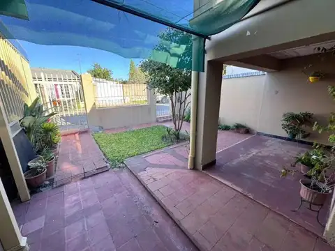 Casa 9 ambientes con 1 baño