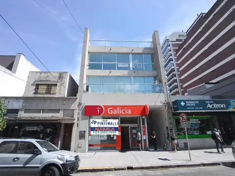 Alquiler Local 375 m2 totales, con patio y 3 baños en Villa del Parque