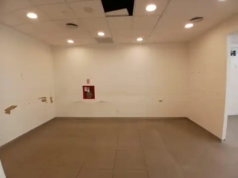 Local en Alquiler en Villa del Parque, USD 6.300