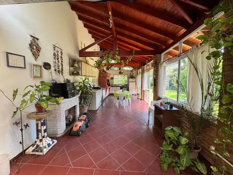 Casa en Venta con 2 cocheras