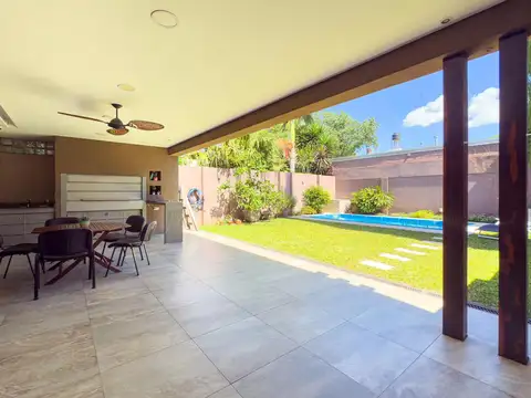 VENTA - Casa de 4 dormitorios con pileta. Alberdi, Rosario.
