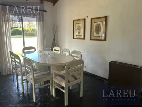 Casa 5 ambientes con 2 baños