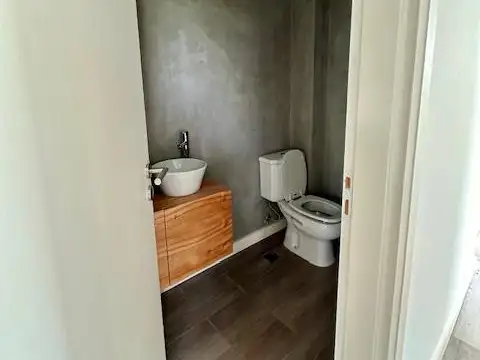 Casa 6 ambientes con 4 baños