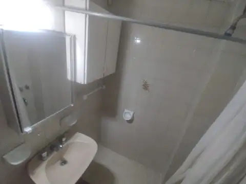 426 - DUPLEX - 2 DORMITORIOS + GARAGE + AL FRENTE