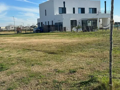 LOTE EN VENTA RIBERAS PUERTOS DEL LAGO ac.permuta