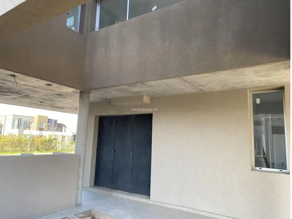 Casa - 180  m² Cubierta | 3 dormitorios | A Estrenar | 2 baños | 4 ambientes | 2 cocheras