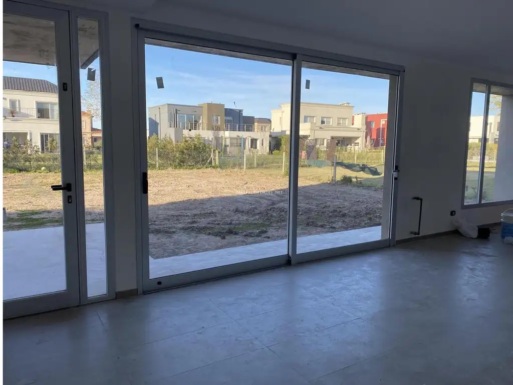 Consultar dirección - 3 dormitorios con cochera