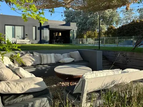 CASA DE DISEÑO EN CLUB DE CAMPO HACOAJ VENTA 3 años ant