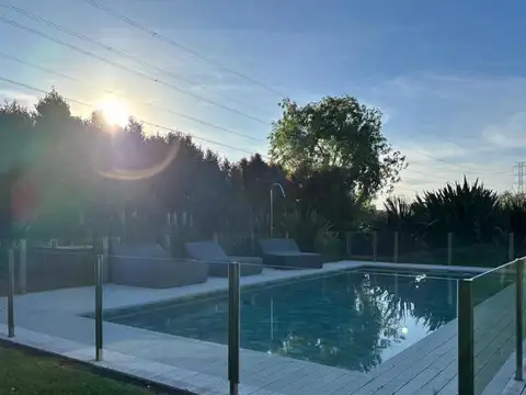 CASA DE DISEÑO EN CLUB DE CAMPO HACOAJ VENTA 3 años ant