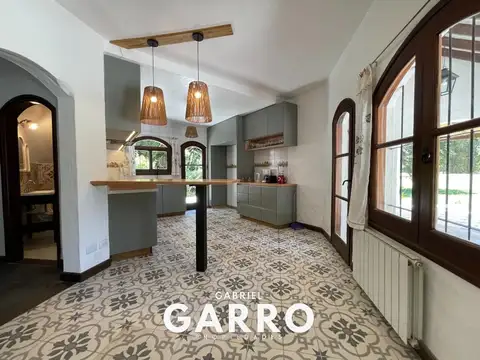 Hermosa casa para 10 personas con piscina. (Garaje cubierto)
