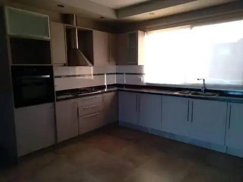 Casa en Alquiler al Oeste