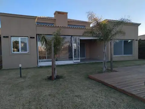 Casa en Alquiler de 3 dormitorios