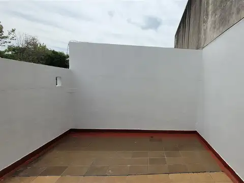 PH  monoambiente en alquiler con patio PA fondo  - Villa Martelli