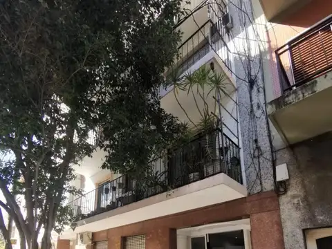 Departamento 4 amb con dpcia fte bcon coc com a mts avda