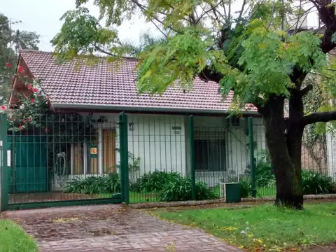 Casa en Venta con 3 cocheras