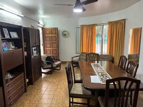 Casa 5 ambientes con 2 baños