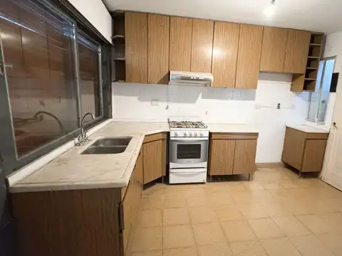 Casa 5 ambientes con 1 baño