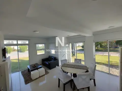 Casa en Manantiales,