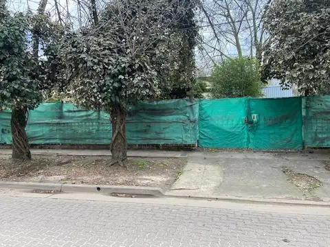 CASA DE CUATRO AMBIENTES A RECICLAR MAS LOTE LINDERO