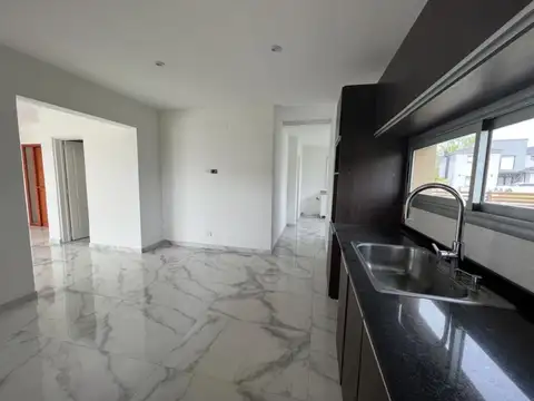 Casa 4 ambientes con 3 baños