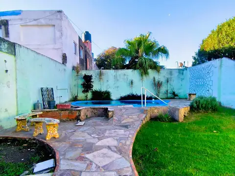 Casa 7 ambientes con 2 baños
