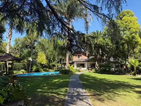 Casa en Venta con 5 cocheras
