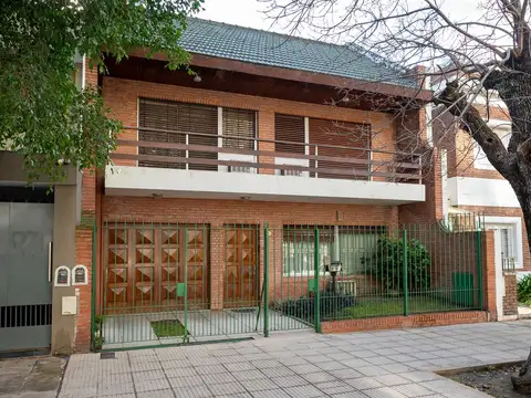 CASA EN VENTA 5 AMBIENTES EN NÚÑEZ CON JARDIN