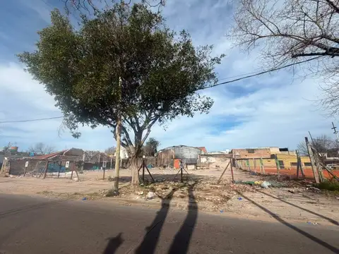 Galpón Comercial de 1540 m² s/ Dos Lotes - Gabriela Mistral 140, Banfield
