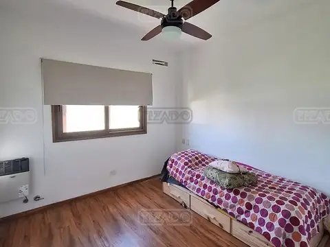 Casa en Alquiler con 1 cochera