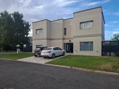 Casa familiar en venta en Barrio Cerrado Casuarinas Premium – Canning