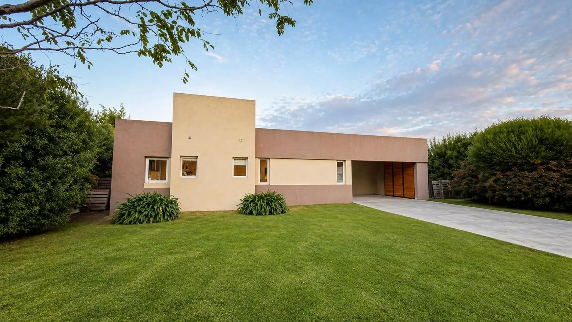 Casa 4 amb en 1 planta con quincho, pileta y suite — Arenas del Sur, Mar del Plata