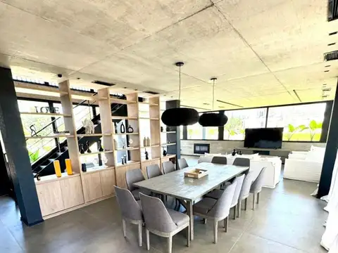 Casa 6 ambientes con 5 baños