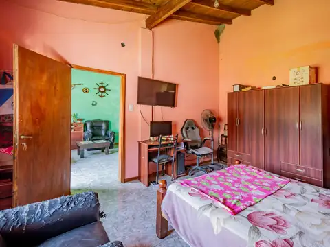 CASA EN VENTA A DOS CUADRAS DE RUTA 8