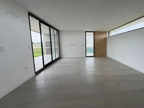 Casa 4 ambientes con 3 baños