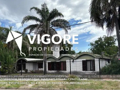 Casa 5 ambientes 204 M² cubiertos en venta con doble cochera en Adrogué