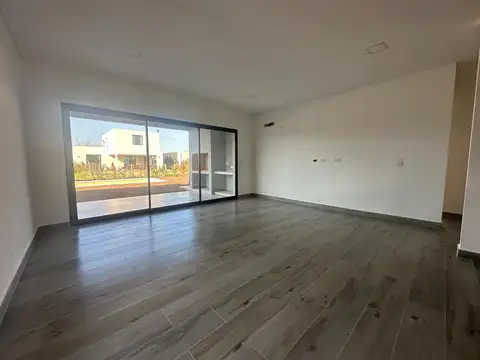 CASA EN VENTA 4 AMB SAN RAMON PILAR DEL ESTE