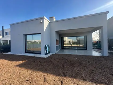 CASA EN VENTA 4 AMB SAN RAMON PILAR DEL ESTE