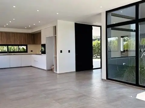 Casa en Venta en Haras Santa María, USD 320.000