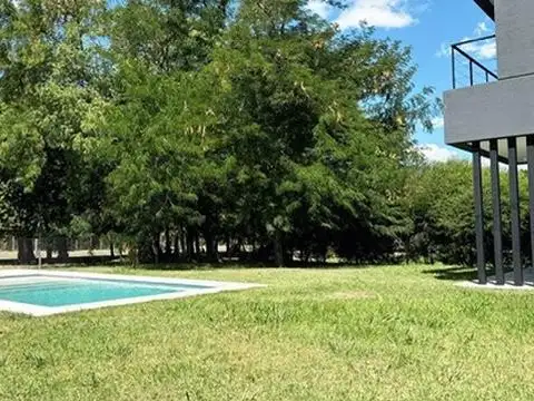 Casa en Venta con 4 cocheras