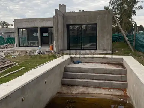 Casa 4 ambientes con 2 baños