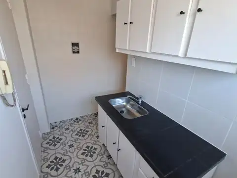 Dpto renovado amplias dimensiones 2 Dorm.