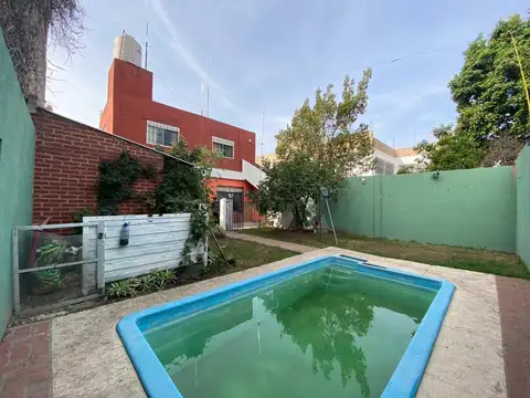 CASA 5 AMB EN VENTA CON PILETA EN CENTRO LAFERRERE