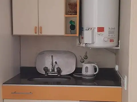 MONOAMBIENTE  SE VENDE MICROCENTRO C/S MOBILIARIO