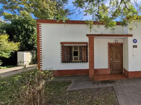 VENTA CASA C/ PILETA QUINCHO C SPEGAZZINI  EZEIZA