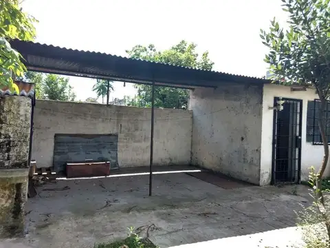 Casa en Alquiler con 3 cocheras