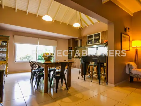 Casa 5 ambientes con 3 baños