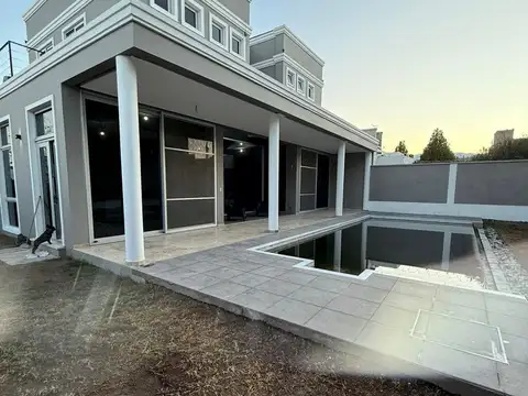 Casa en Venta en Mendoza, USD 240.000