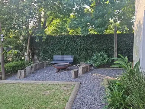 Casa en Alquiler con 1 cochera